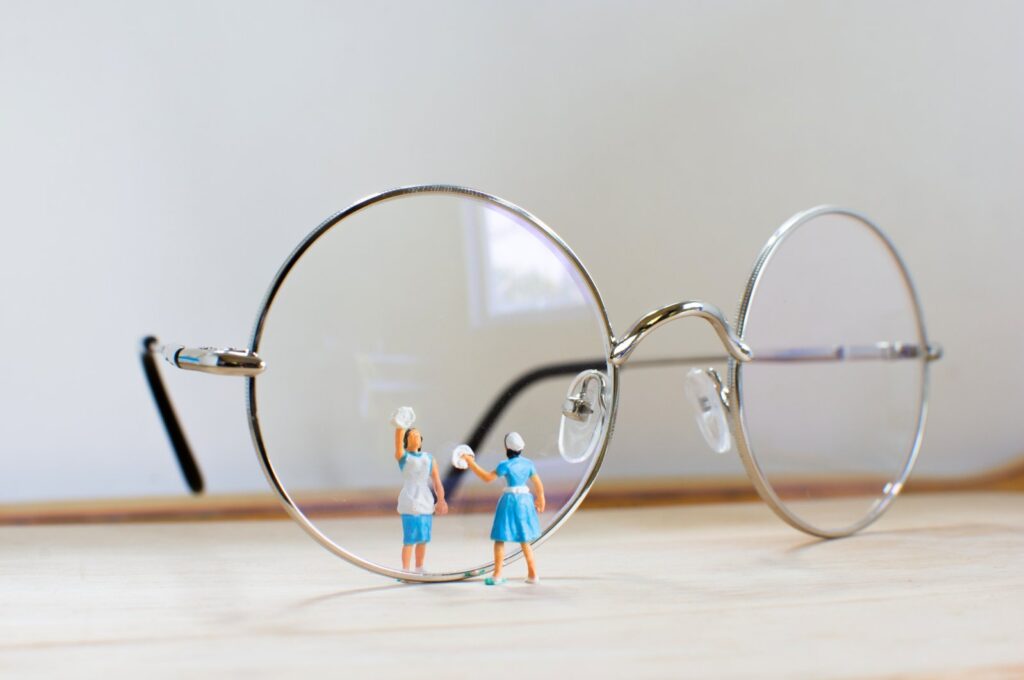 آشنایی با ترفندهای جلوگیری از بخار کردن عینک