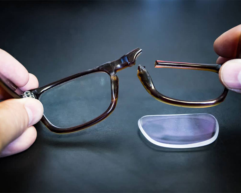 عینک فلزی مقاوم تر از کائوچویی